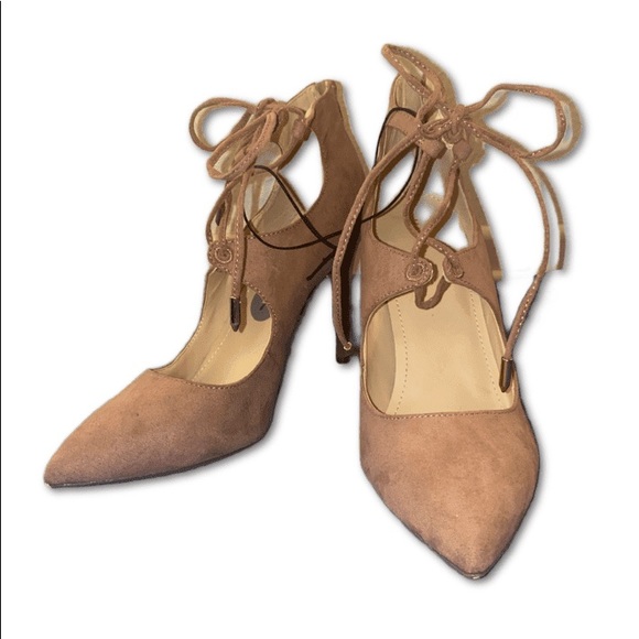 𝑁𝑢𝑑𝑒 𝐻𝑒𝑒𝑙𝑠 - Picture 2 of 5